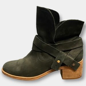 Ugg Elora Leather Black Boot Bootie Size 7.5